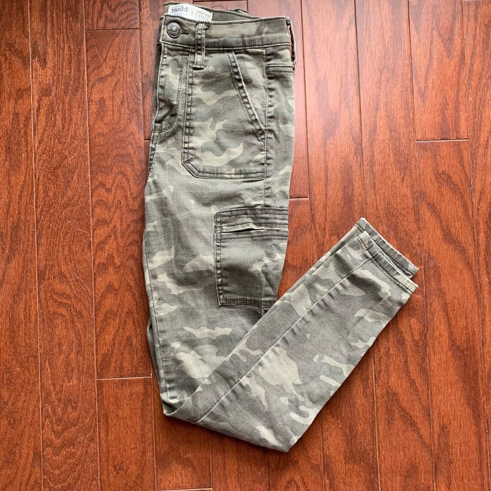 Camo skinny jeans